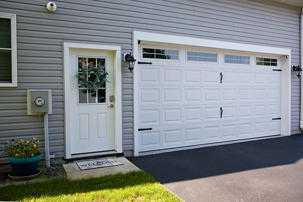 24/7 Emergency Garage Door Panel Replacement experts in Oakville, CT